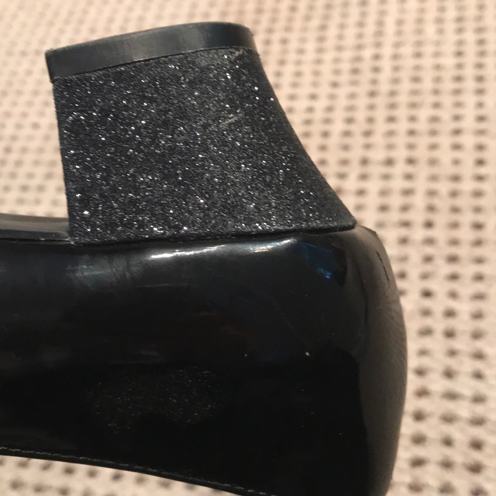 Shoes - Picture 5 of 6